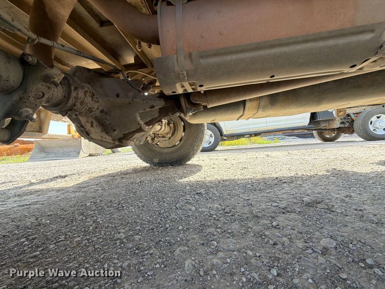 image for item EX2514 2004 Ford F250 Super Duty flatbed pickup truck