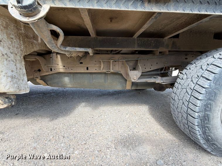 image for item EX2514 2004 Ford F250 Super Duty flatbed pickup truck