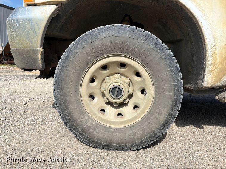 image for item EX2514 2004 Ford F250 Super Duty flatbed pickup truck