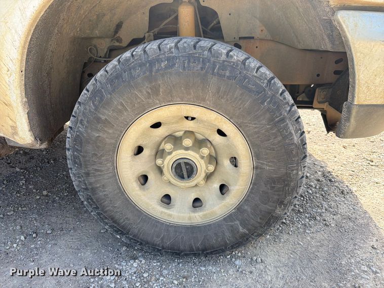 image for item EX2514 2004 Ford F250 Super Duty flatbed pickup truck
