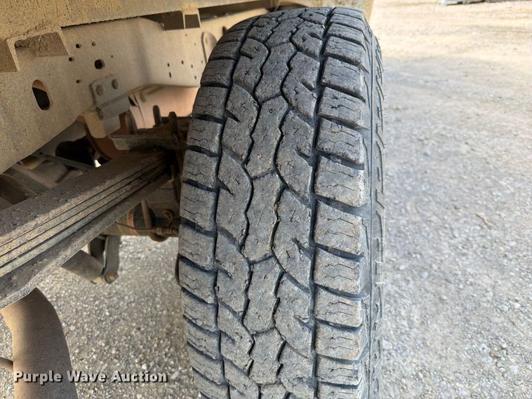 image for item EX2514 2004 Ford F250 Super Duty flatbed pickup truck