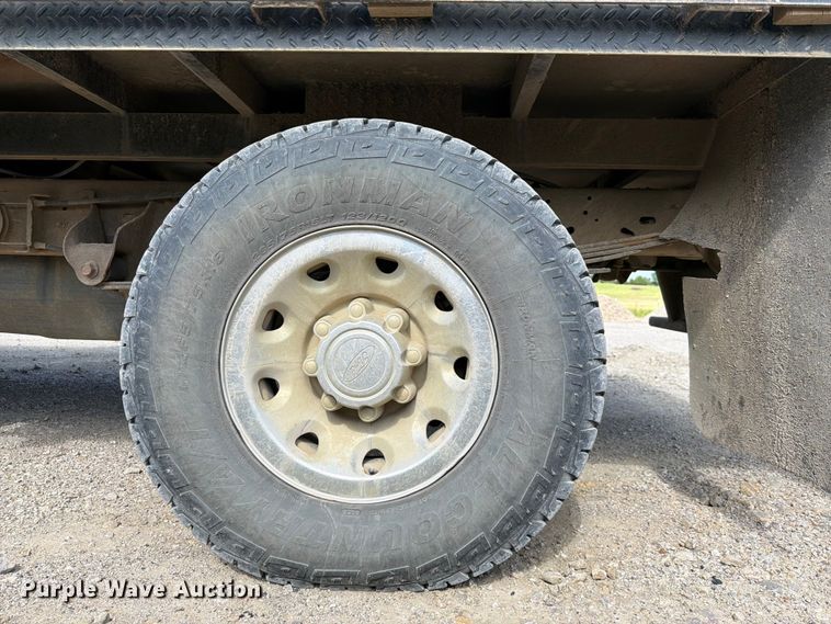 image for item EX2514 2004 Ford F250 Super Duty flatbed pickup truck