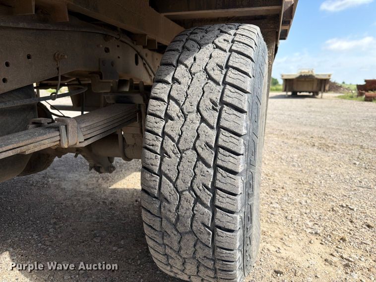 image for item EX2514 2004 Ford F250 Super Duty flatbed pickup truck