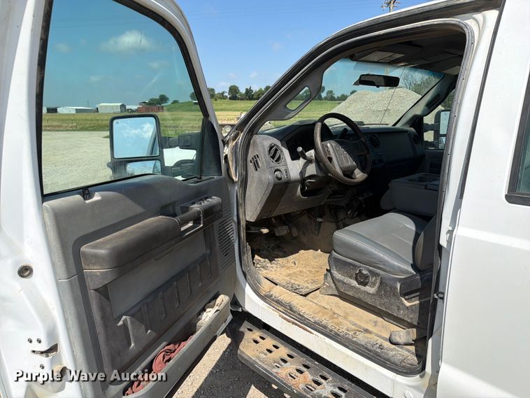image for item EX2516 2011 Ford F250 Super Duty Crew Cab pickup truck
