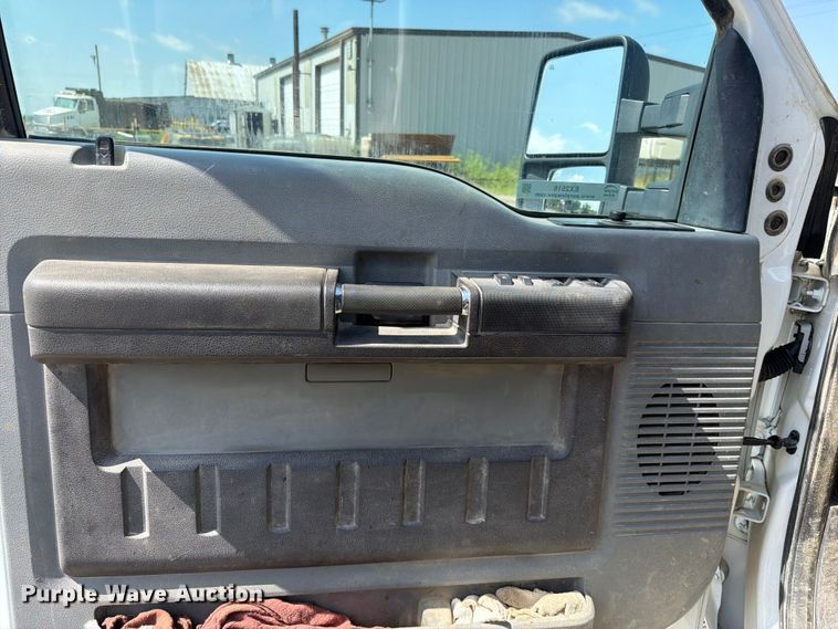 image for item EX2516 2011 Ford F250 Super Duty Crew Cab pickup truck