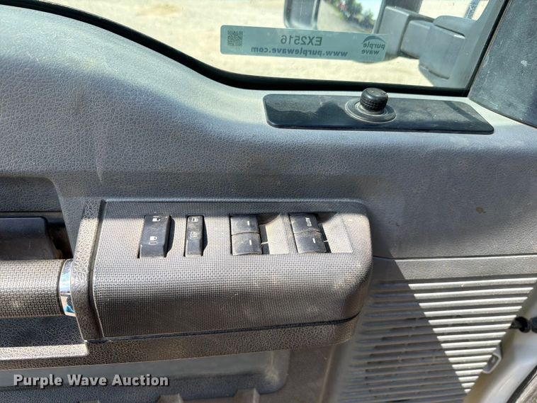 image for item EX2516 2011 Ford F250 Super Duty Crew Cab pickup truck