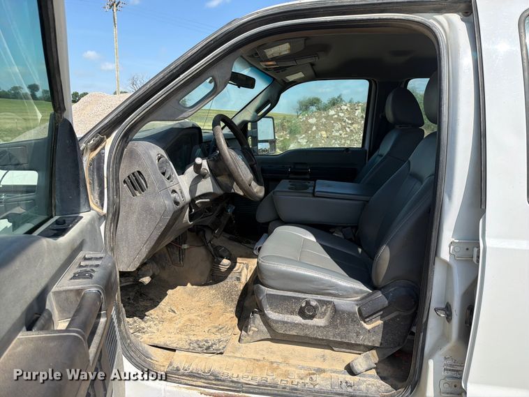 image for item EX2516 2011 Ford F250 Super Duty Crew Cab pickup truck