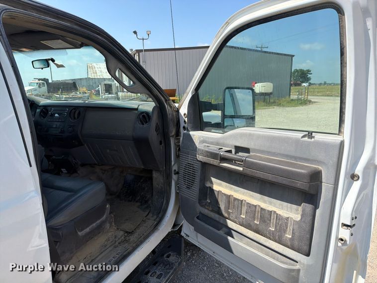 image for item EX2516 2011 Ford F250 Super Duty Crew Cab pickup truck