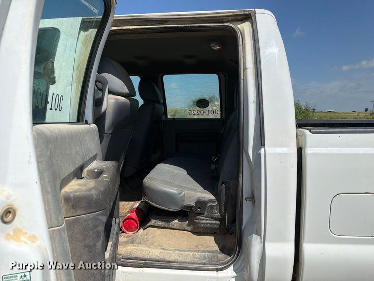 image for item EX2516 2011 Ford F250 Super Duty Crew Cab pickup truck