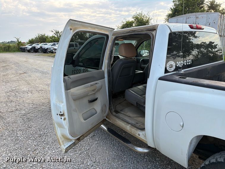 image for item EX4054 2008 Chevrolet Silverado Crew Cab pickup truck