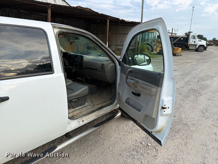 image for item EX4054 2008 Chevrolet Silverado Crew Cab pickup truck