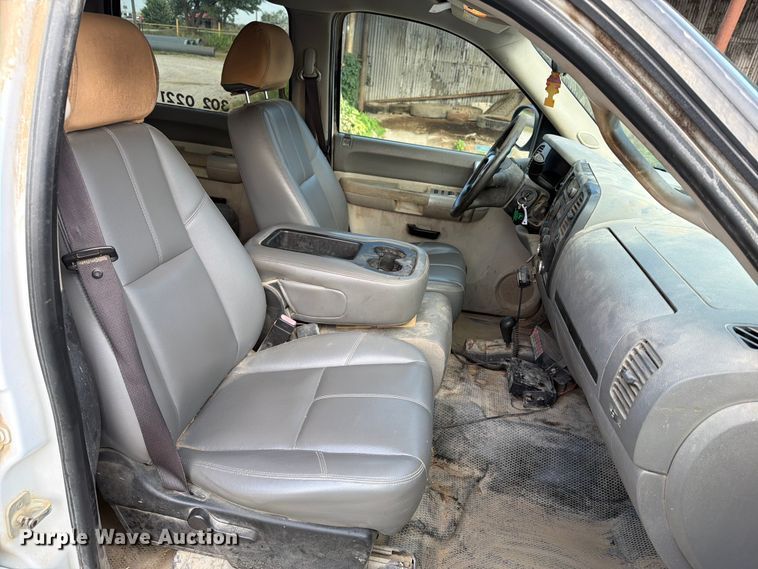 image for item EX4054 2008 Chevrolet Silverado Crew Cab pickup truck