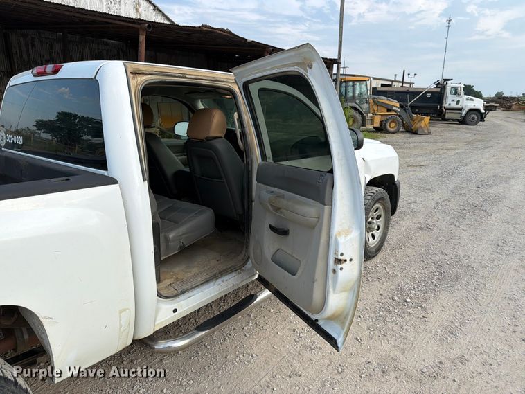 image for item EX4054 2008 Chevrolet Silverado Crew Cab pickup truck