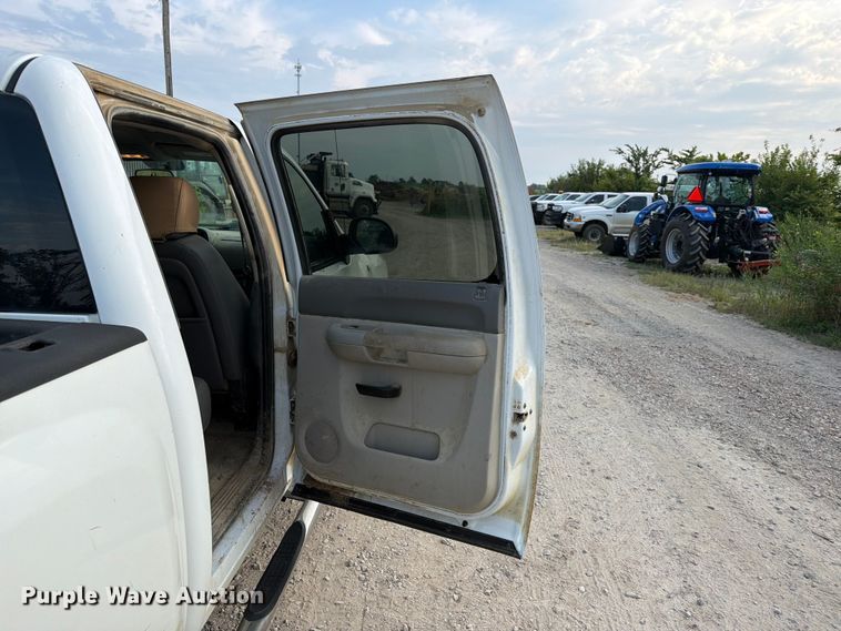 image for item EX4054 2008 Chevrolet Silverado Crew Cab pickup truck