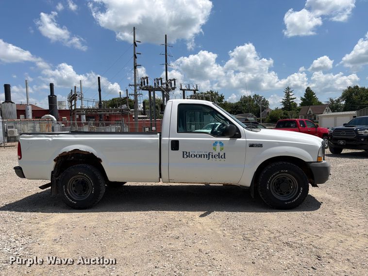 image for item FB5803 2004 Ford F350 Super Duty pickup truck