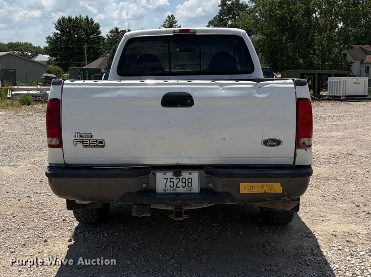 image for item FB5803 2004 Ford F350 Super Duty pickup truck