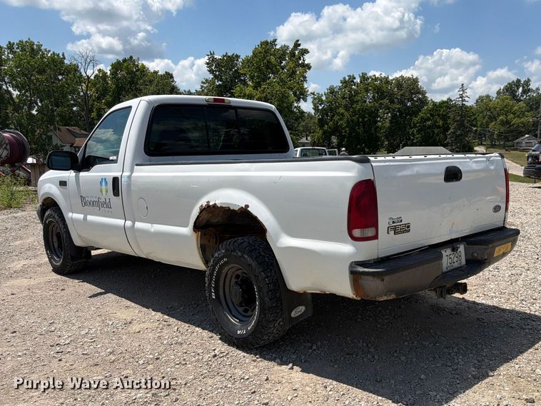 image for item FB5803 2004 Ford F350 Super Duty pickup truck