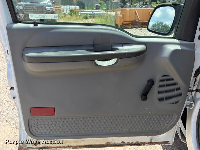 image for item FB5803 2004 Ford F350 Super Duty pickup truck