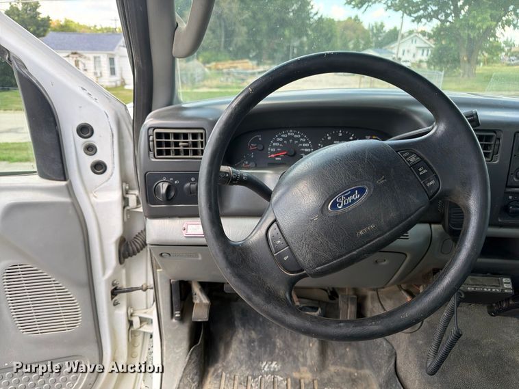 image for item FB5803 2004 Ford F350 Super Duty pickup truck