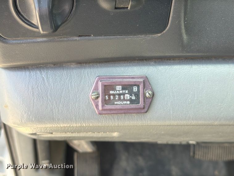 image for item FB5803 2004 Ford F350 Super Duty pickup truck