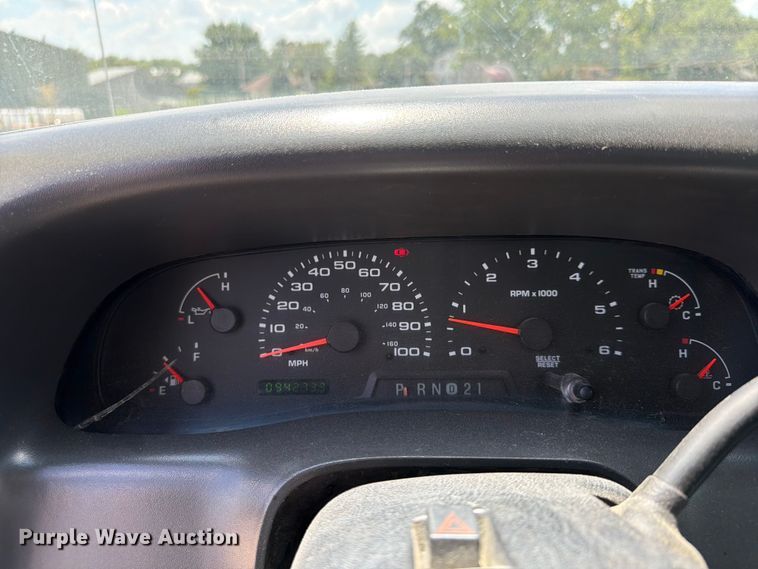 image for item FB5803 2004 Ford F350 Super Duty pickup truck