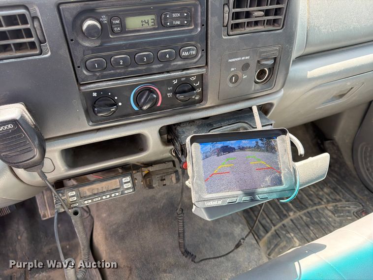 image for item FB5803 2004 Ford F350 Super Duty pickup truck
