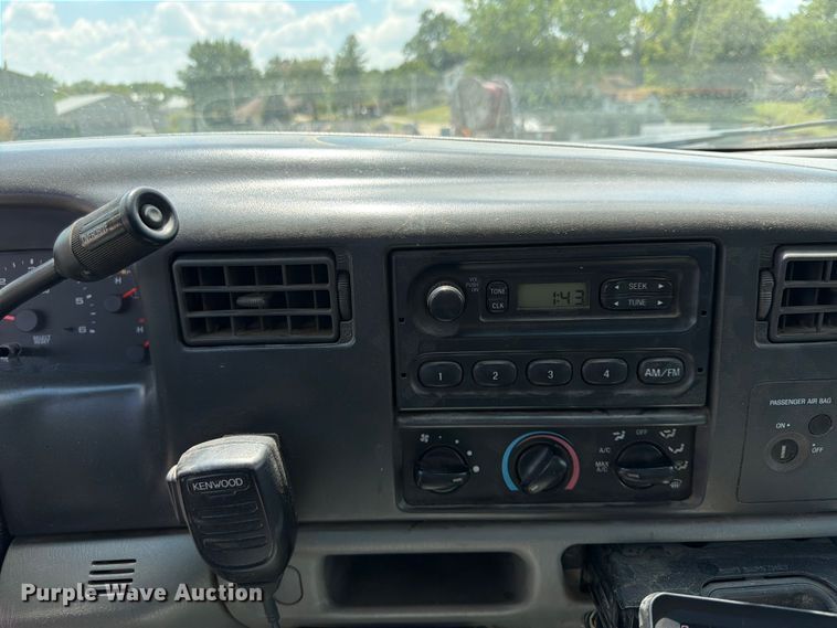 image for item FB5803 2004 Ford F350 Super Duty pickup truck