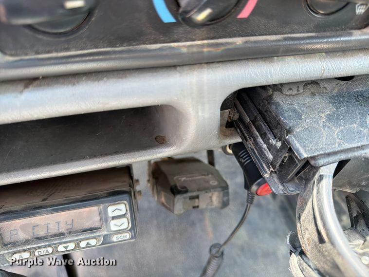 image for item FB5803 2004 Ford F350 Super Duty pickup truck