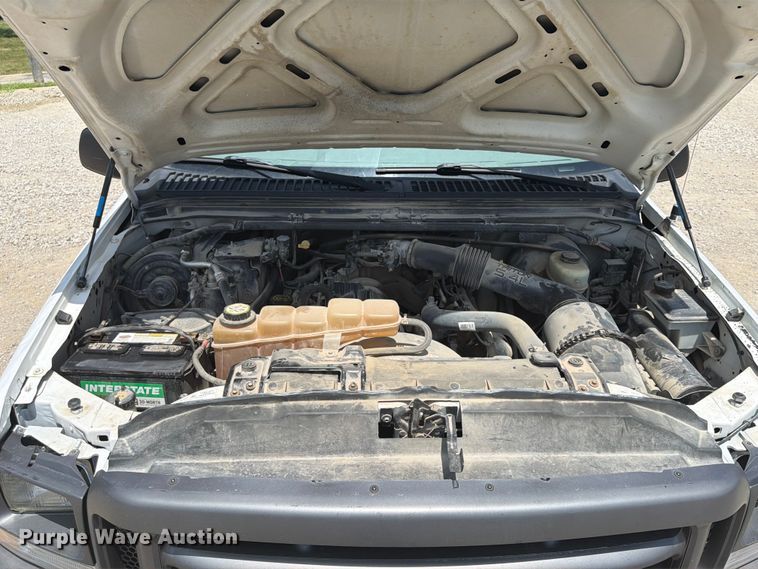 image for item FB5803 2004 Ford F350 Super Duty pickup truck