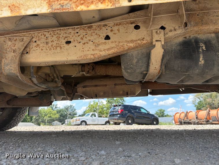 image for item FB5803 2004 Ford F350 Super Duty pickup truck