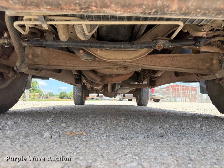 image for item FB5803 2004 Ford F350 Super Duty pickup truck