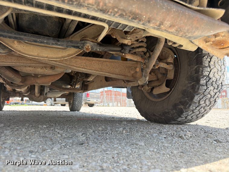 image for item FB5803 2004 Ford F350 Super Duty pickup truck