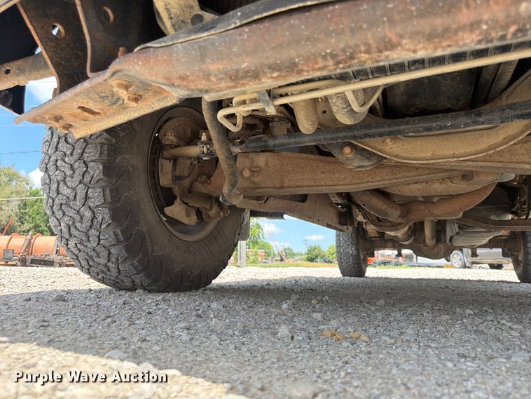 image for item FB5803 2004 Ford F350 Super Duty pickup truck