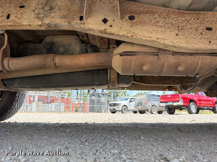 image for item FB5803 2004 Ford F350 Super Duty pickup truck