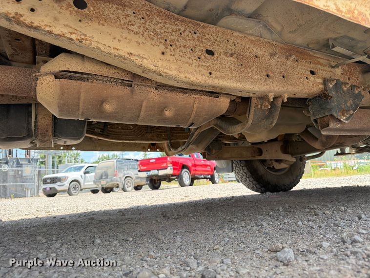 image for item FB5803 2004 Ford F350 Super Duty pickup truck