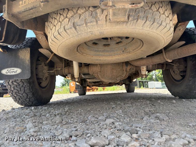 image for item FB5803 2004 Ford F350 Super Duty pickup truck