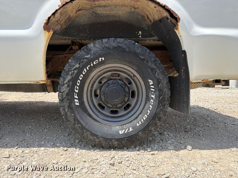 image for item FB5803 2004 Ford F350 Super Duty pickup truck