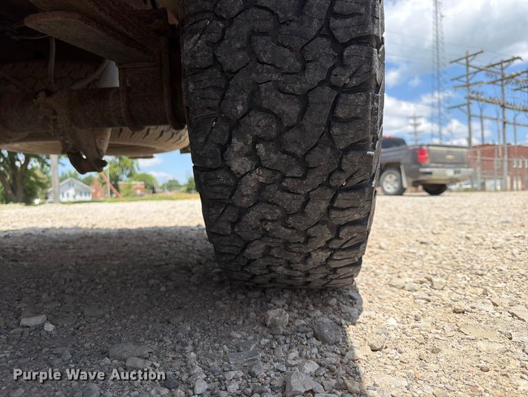 image for item FB5803 2004 Ford F350 Super Duty pickup truck