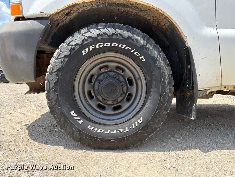 image for item FB5803 2004 Ford F350 Super Duty pickup truck