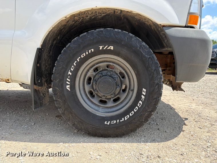 image for item FB5803 2004 Ford F350 Super Duty pickup truck