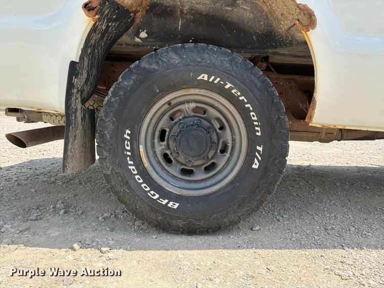 image for item FB5803 2004 Ford F350 Super Duty pickup truck