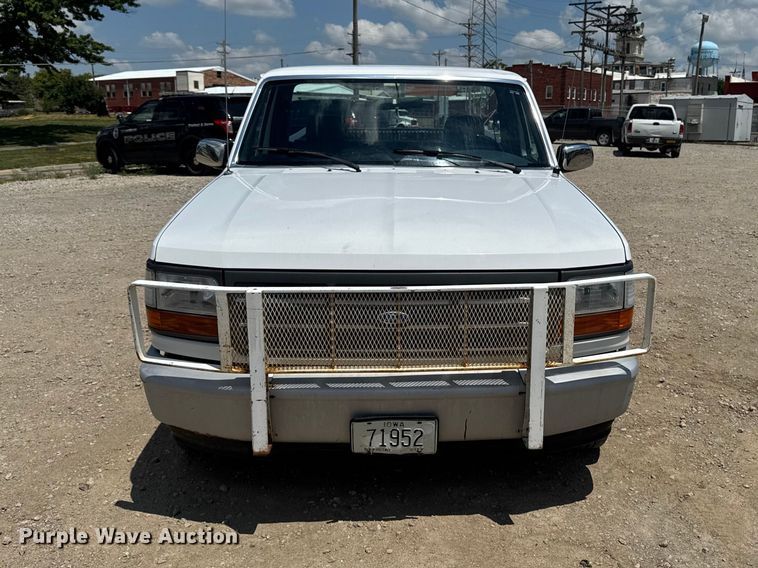 image for item FB5805 1993 Ford F150 pickup truck