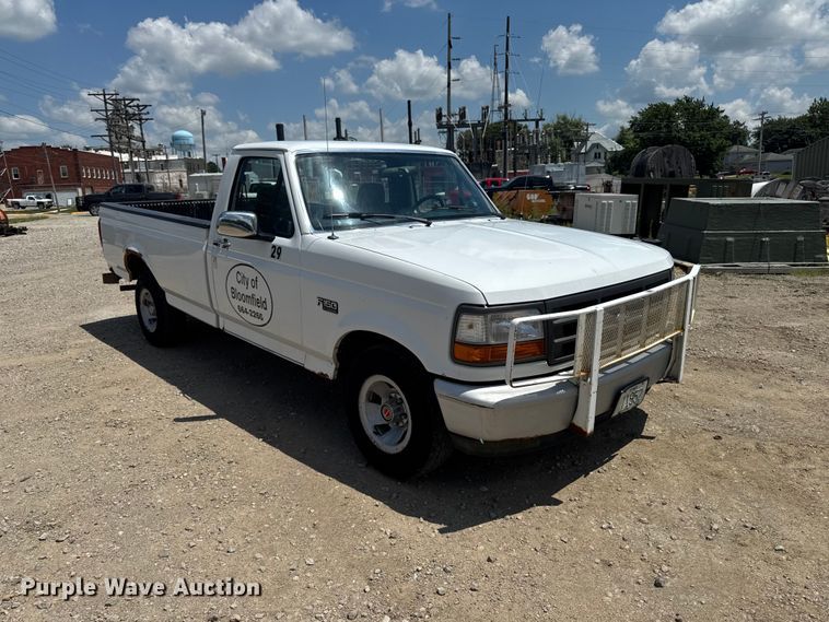 image for item FB5805 1993 Ford F150 pickup truck