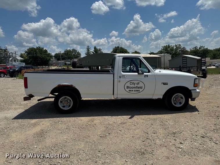 image for item FB5805 1993 Ford F150 pickup truck