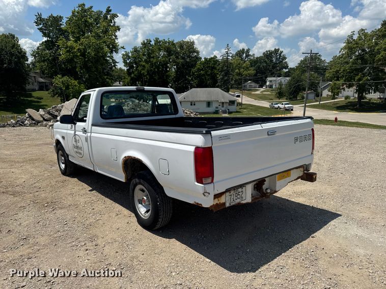 image for item FB5805 1993 Ford F150 pickup truck