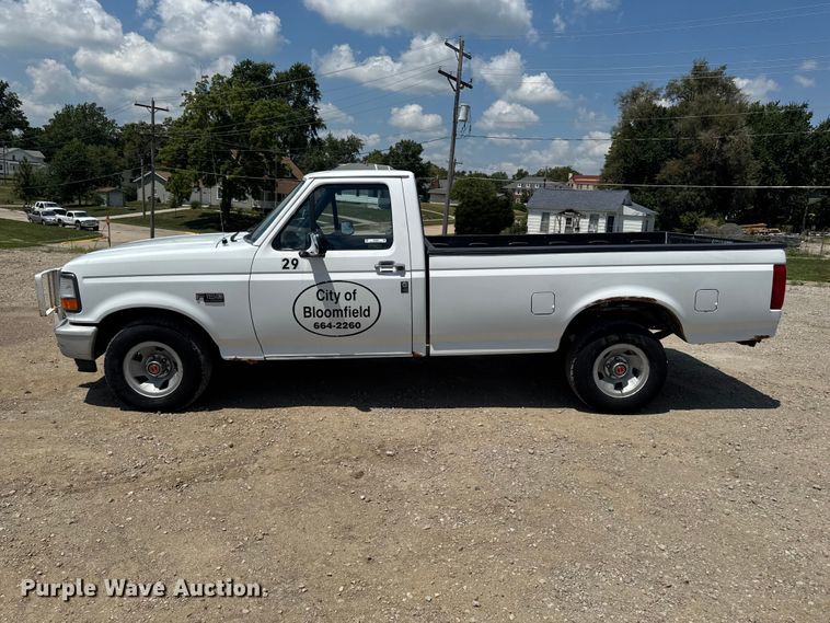 image for item FB5805 1993 Ford F150 pickup truck