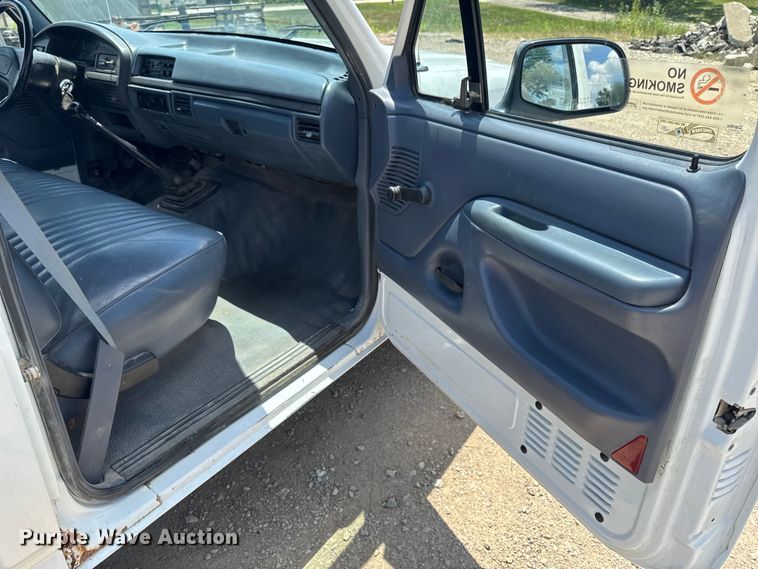 image for item FB5805 1993 Ford F150 pickup truck