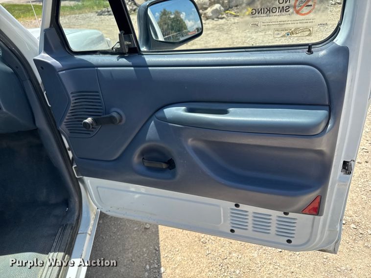 image for item FB5805 1993 Ford F150 pickup truck