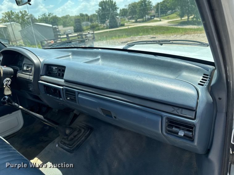 image for item FB5805 1993 Ford F150 pickup truck