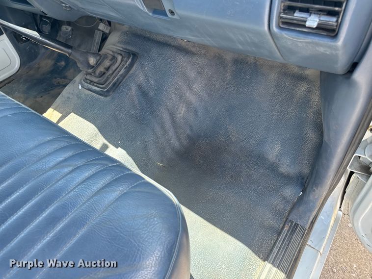 image for item FB5805 1993 Ford F150 pickup truck
